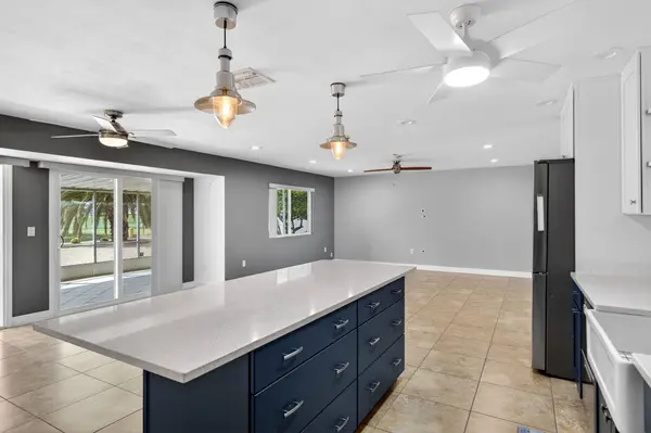 18222 N Palo Verde Dr, Sun City, AZ 85373-1738