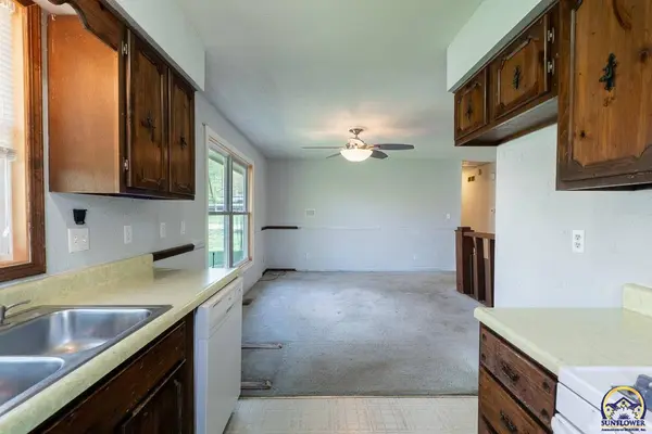 2616 SE 30th St, Topeka, KS 66605