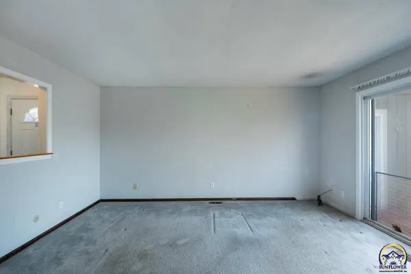 2616 SE 30th St, Topeka, KS 66605