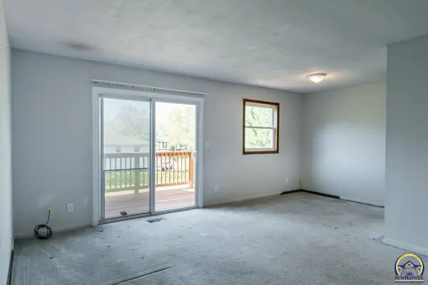 2616 SE 30th St, Topeka, KS 66605