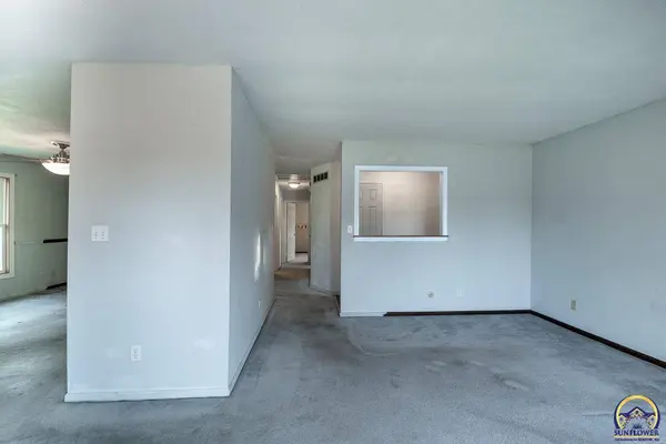 2616 SE 30th St, Topeka, KS 66605