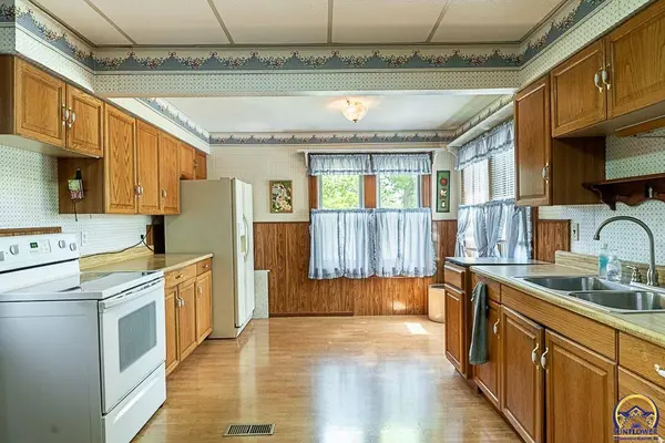 24872 NE K-4 HWY, Eskridge, KS 66423