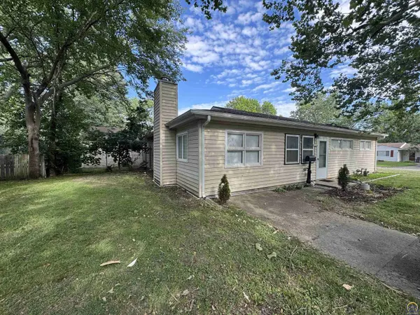 1948 SE Edgewater TER, Topeka, KS 66604