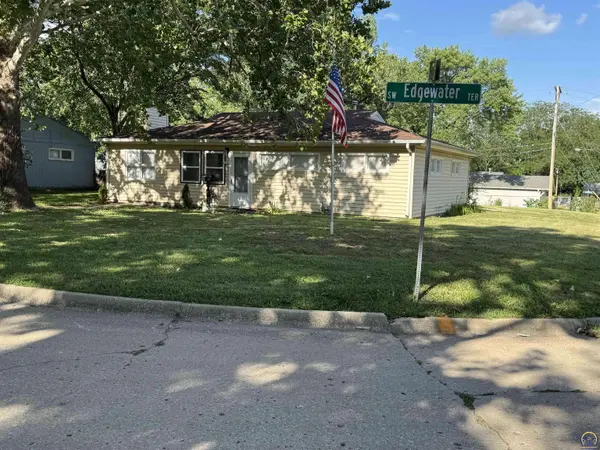 1948 SE Edgewater TER, Topeka, KS 66604