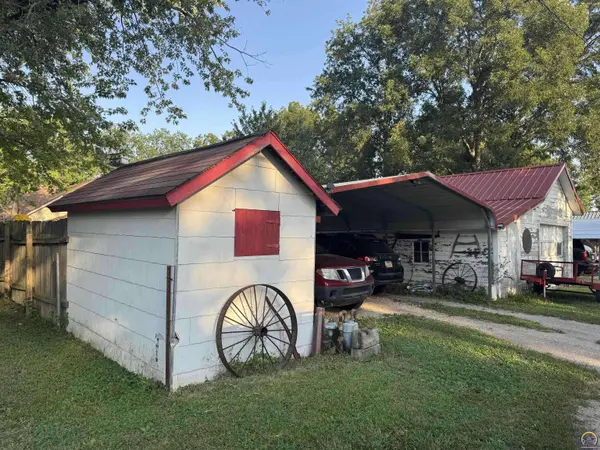 325 Kansas AVE, Alma, KS 66401