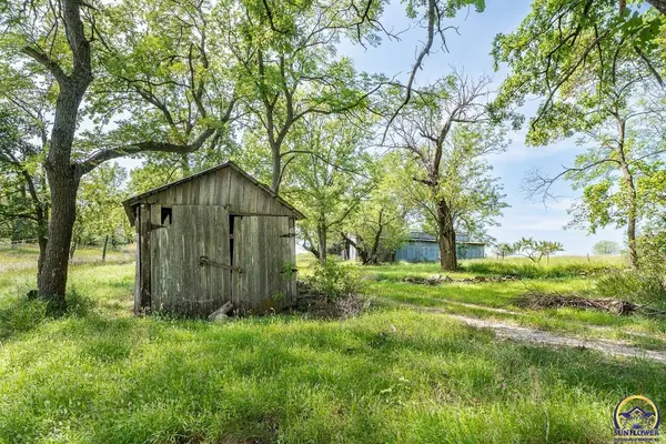 32572 Hendricks Creek Rd, Paxico, KS 66401