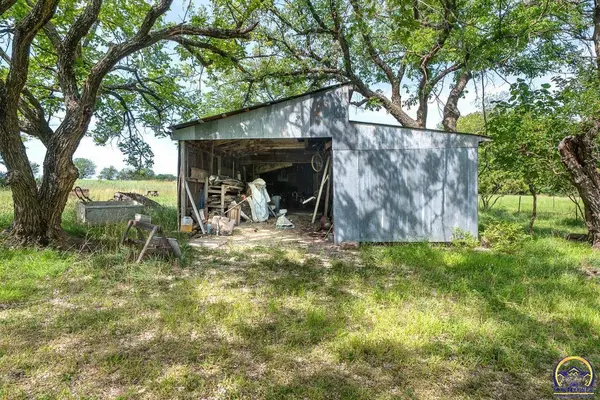 32572 Hendricks Creek Rd, Paxico, KS 66401
