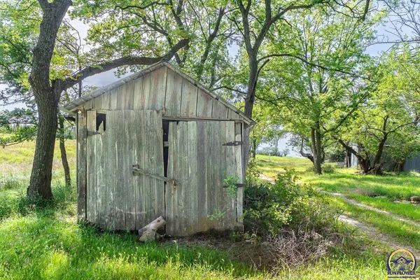 32572 Hendricks Creek Rd, Paxico, KS 66401