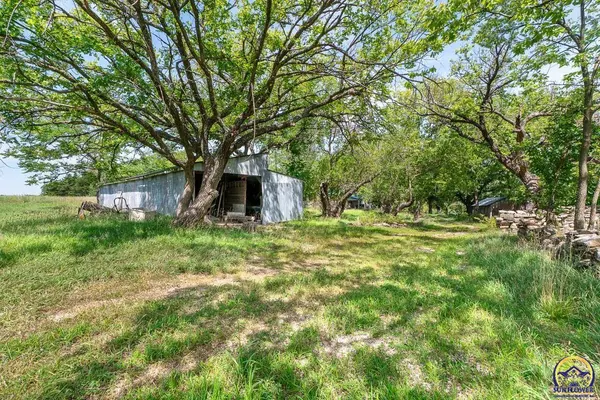 32572 Hendricks Creek Rd, Paxico, KS 66401