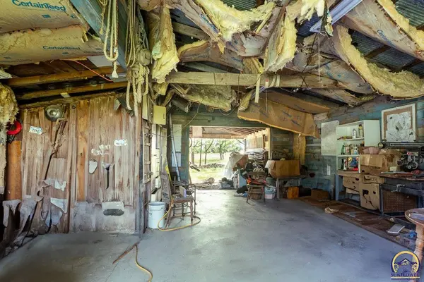 32572 Hendricks Creek Rd, Paxico, KS 66401