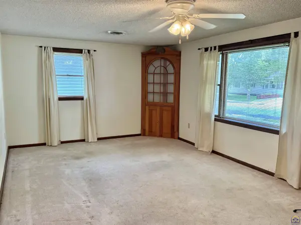 312 Iowa St, Alma, KS 66401