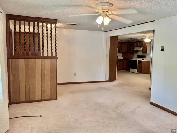 312 Iowa St, Alma, KS 66401