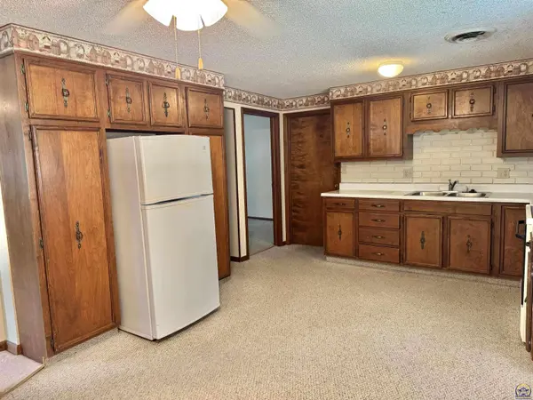 312 Iowa St, Alma, KS 66401