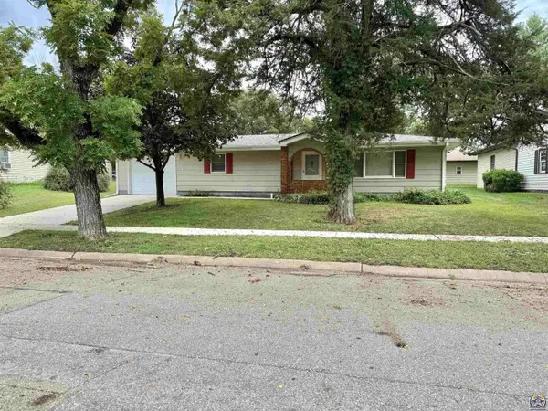 312 Iowa St, Alma, KS 66401