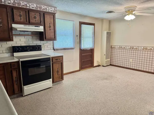 312 Iowa St, Alma, KS 66401