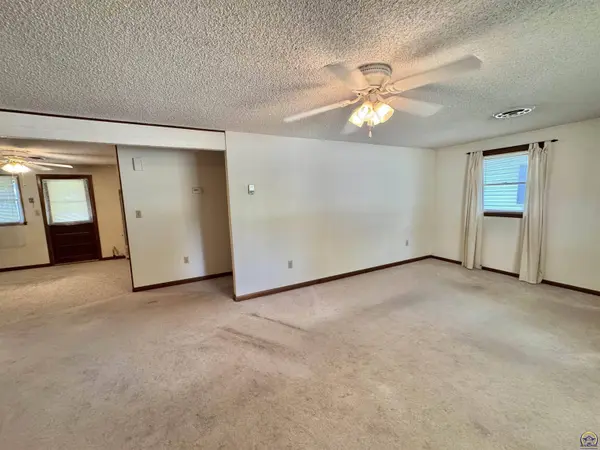 312 Iowa St, Alma, KS 66401