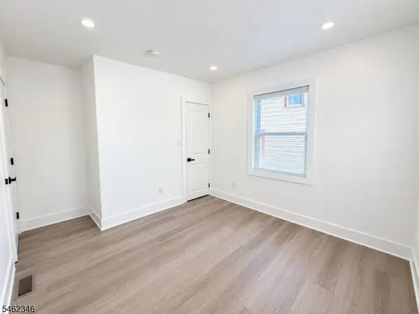 49 E Buckingham Ave, Mount Ephraim Boro, NJ 08059