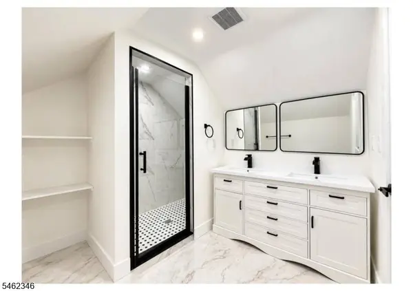 49 E Buckingham Ave, Mount Ephraim Boro, NJ 08059