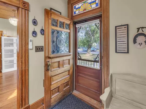 323 Eveline ST, Selkirk, MB R1A 1M9