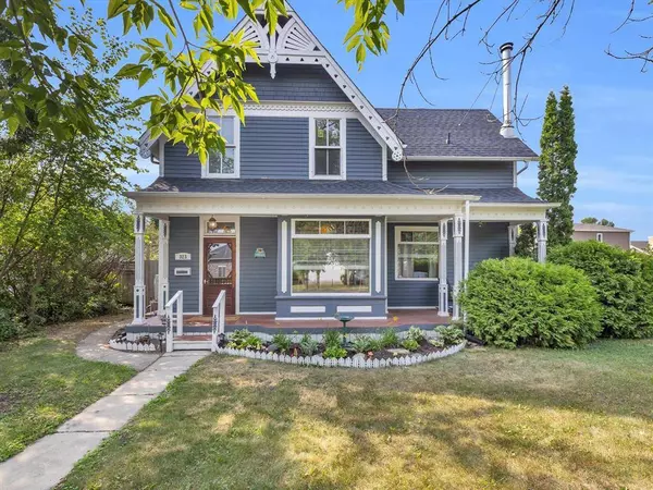 323 Eveline ST, Selkirk, MB R1A 1M9