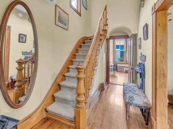 323 Eveline ST, Selkirk, MB R1A 1M9