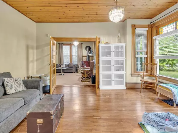 323 Eveline ST, Selkirk, MB R1A 1M9