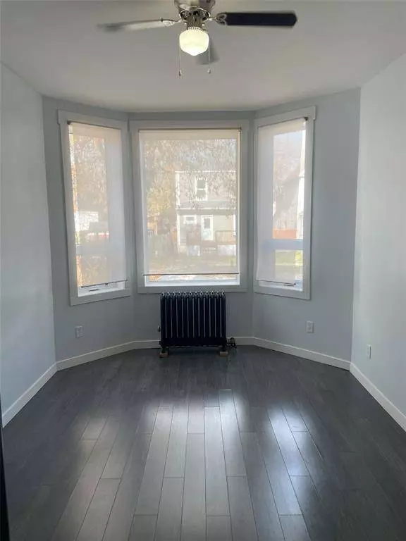 52 Fawcett AVE, Winnipeg, MB R3G 0Y6