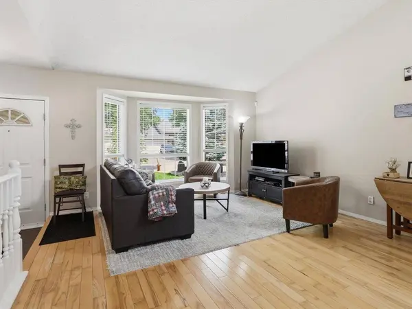 91 Beachside Bay, Winnipeg, MB R3W 1L5