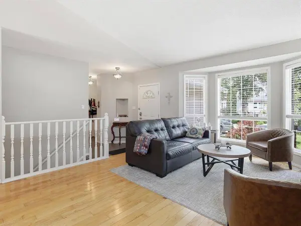 91 Beachside Bay, Winnipeg, MB R3W 1L5