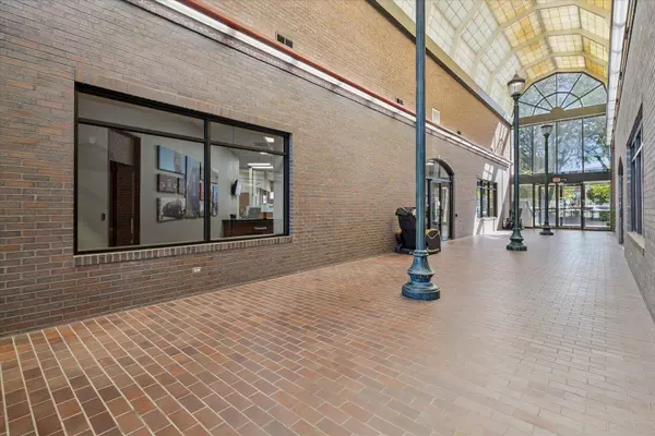 1 W Charles ST, Oelwein, IA 50662