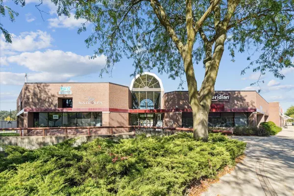 1 W Charles ST, Oelwein, IA 50662