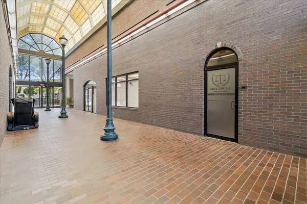 1 W Charles ST, Oelwein, IA 50662