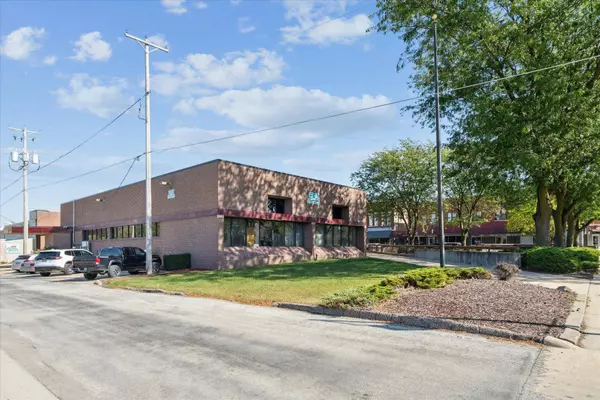 1 W Charles ST, Oelwein, IA 50662