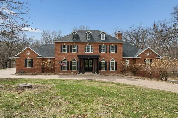 77 Roosevelt Drive, East Dubuque, IL 61025