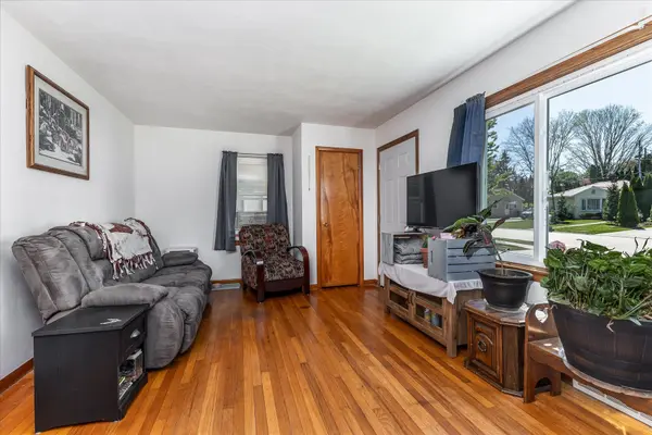 215 Jones Ave, Maquoketa, IA 52060-2720