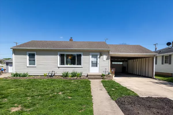 215 Jones Ave, Maquoketa, IA 52060-2720