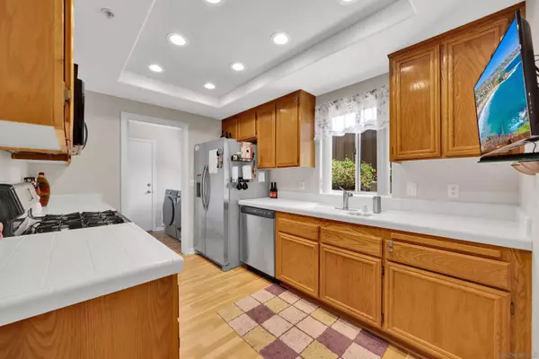 1414 Janis Lynn Ln, Vista, CA 92083