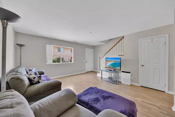 1414 Janis Lynn Ln, Vista, CA 92083