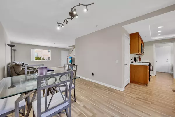 1414 Janis Lynn Ln, Vista, CA 92083