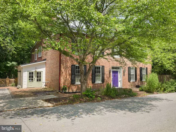 211 E HIGH ST, Shepherdstown, WV 25443