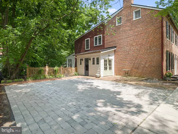 211 E HIGH ST, Shepherdstown, WV 25443