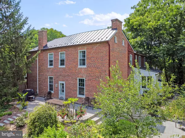 211 E HIGH ST, Shepherdstown, WV 25443