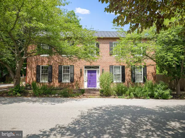 211 E HIGH ST, Shepherdstown, WV 25443