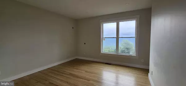 185 S APPLE RIDGE RD, Romney, WV 26757