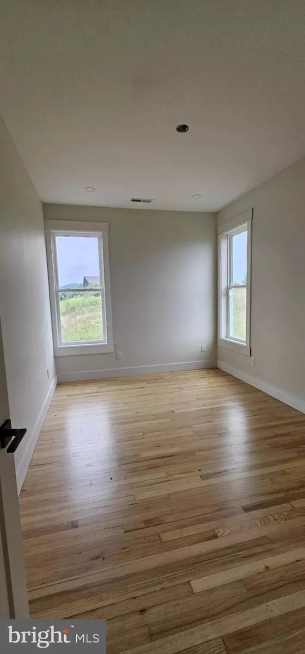 185 S APPLE RIDGE RD, Romney, WV 26757