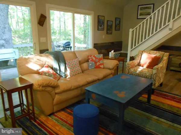 442 FOGGY BOTTOM LN, Berkeley Springs, WV 25411