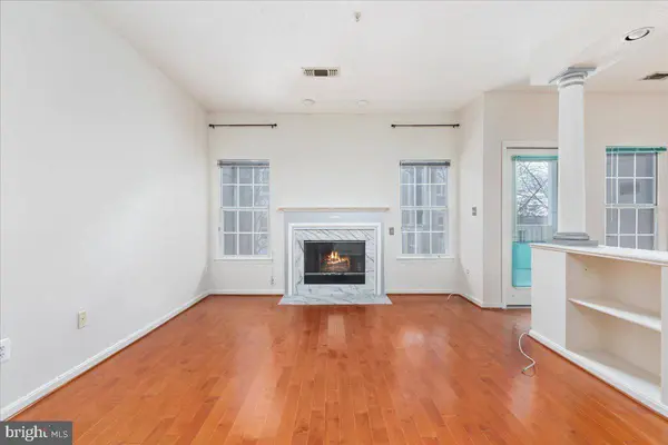 1705 LAKE SHORE CREST DR #25, Reston, VA 20190