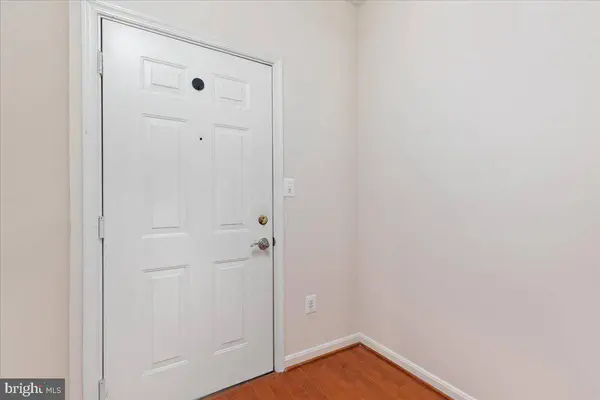 1705 LAKE SHORE CREST DR #25, Reston, VA 20190