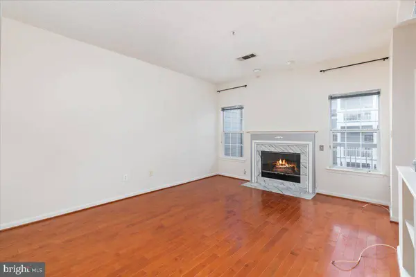 1705 LAKE SHORE CREST DR #25, Reston, VA 20190