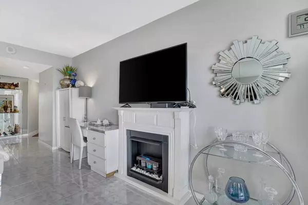 2600 N Flagler 413 DR 413, West Palm Beach, FL 33407